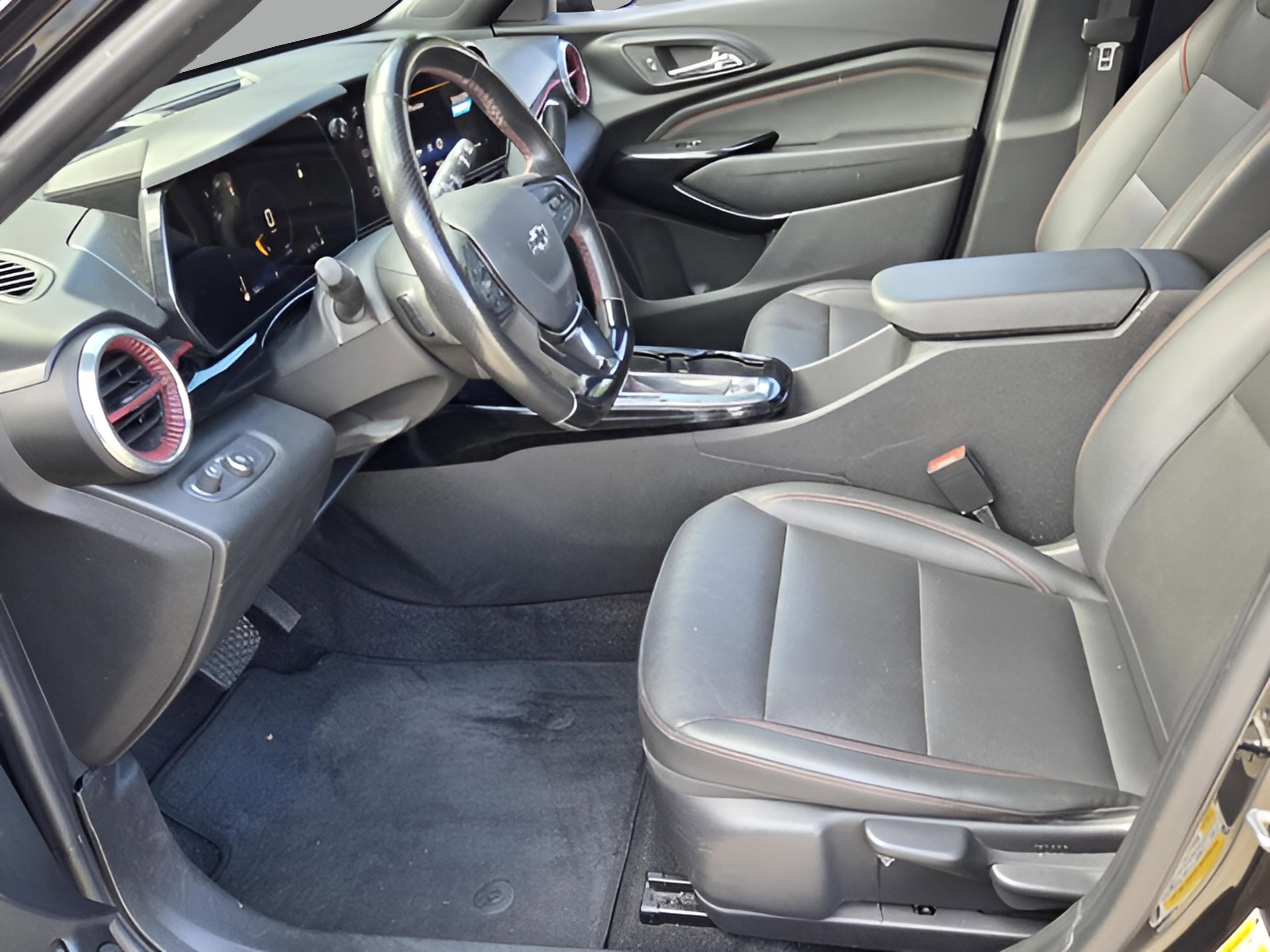 Used 2024 Chevrolet Trax RS image 11