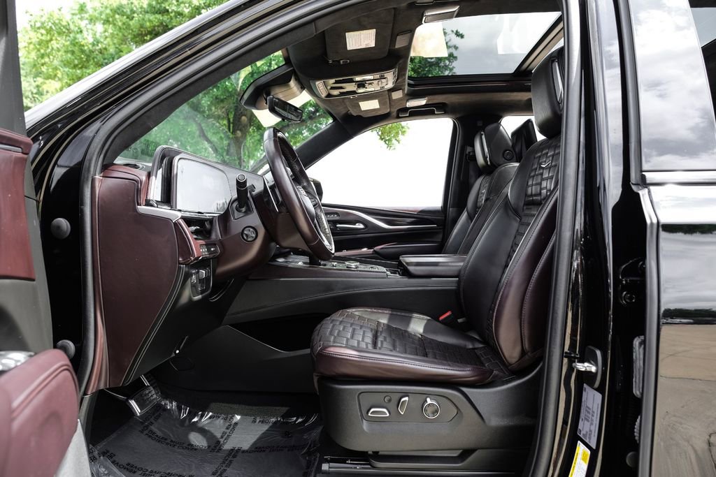 Used 2023 Cadillac Escalade V AWD/4WD image 3