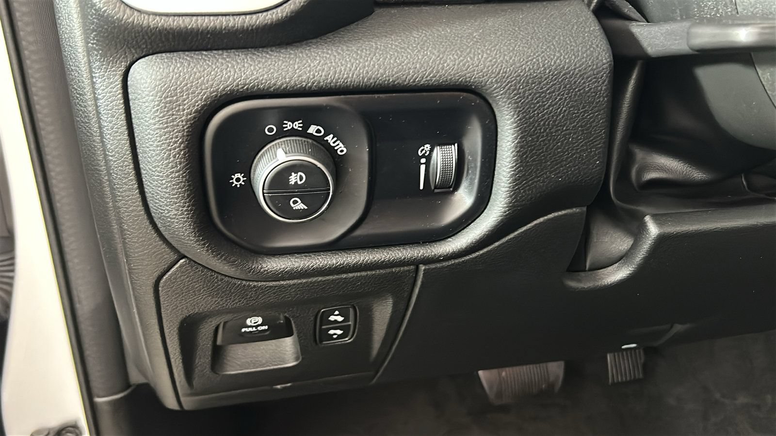 Used 2023 RAM 1500 Big Horn AWD/4WD image 24