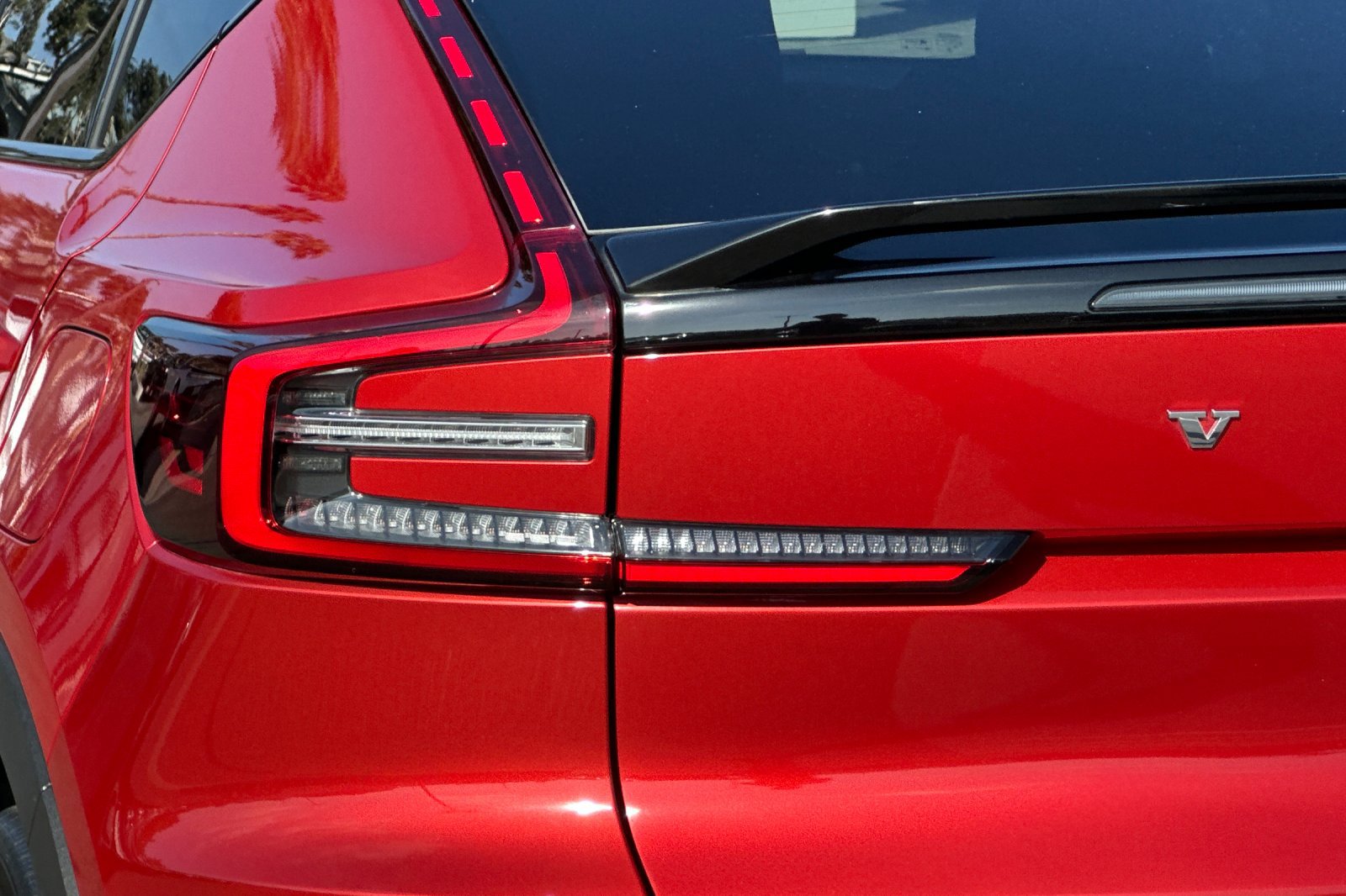 Certified 2023 Volvo C40 Recharge Core AWD/4WD image 32