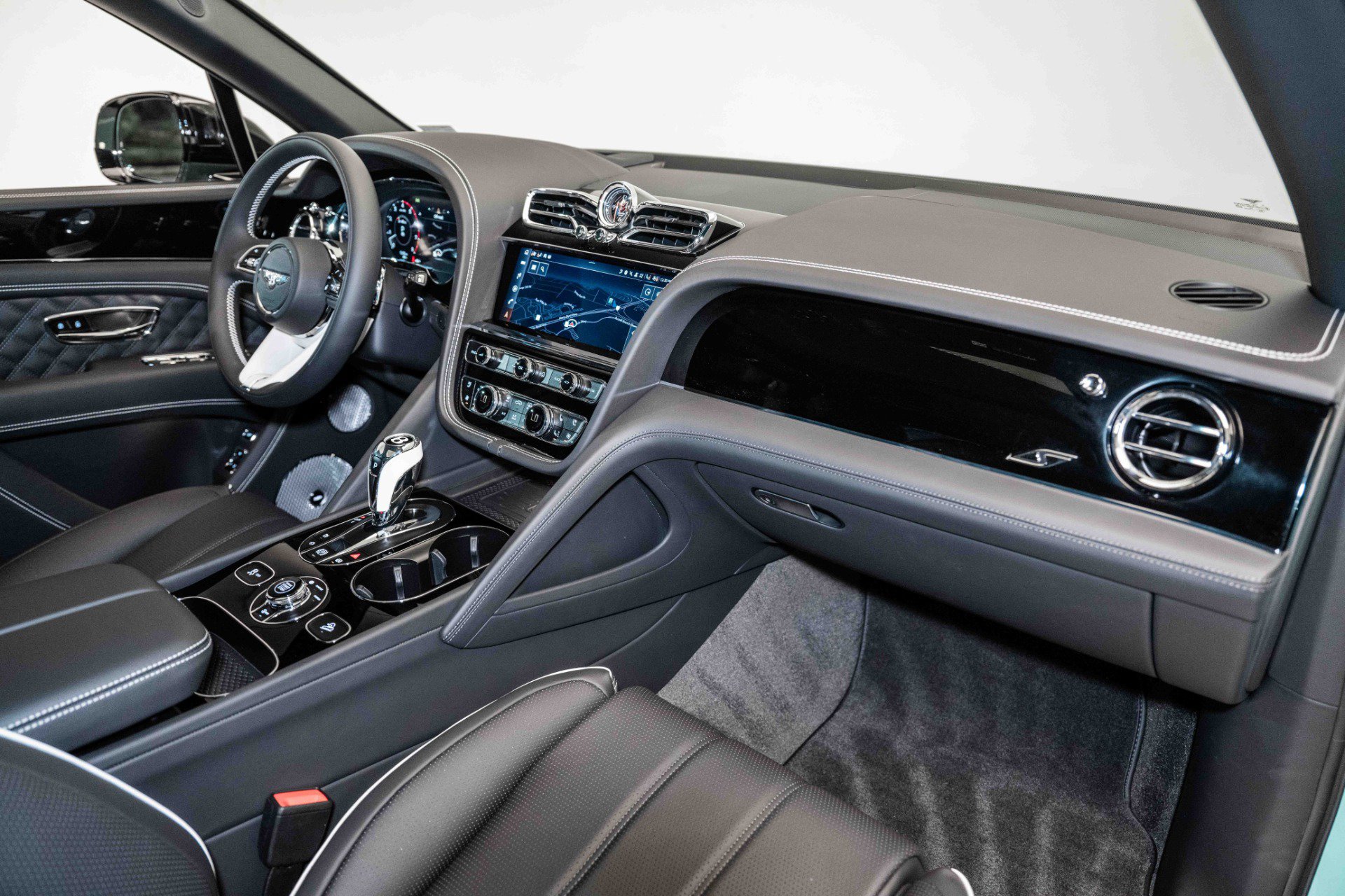 Certified 2024 Bentley Bentayga AWD/4WD image 4