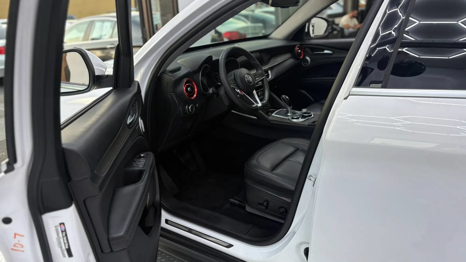 Used 2018 Alfa Romeo Stelvio Ti AWD/4WD image 11
