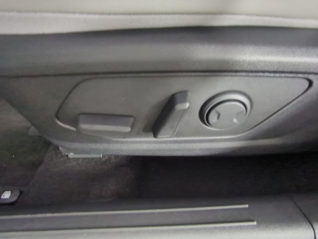 New 2026 Hyundai Elantra Limited FWD image 31