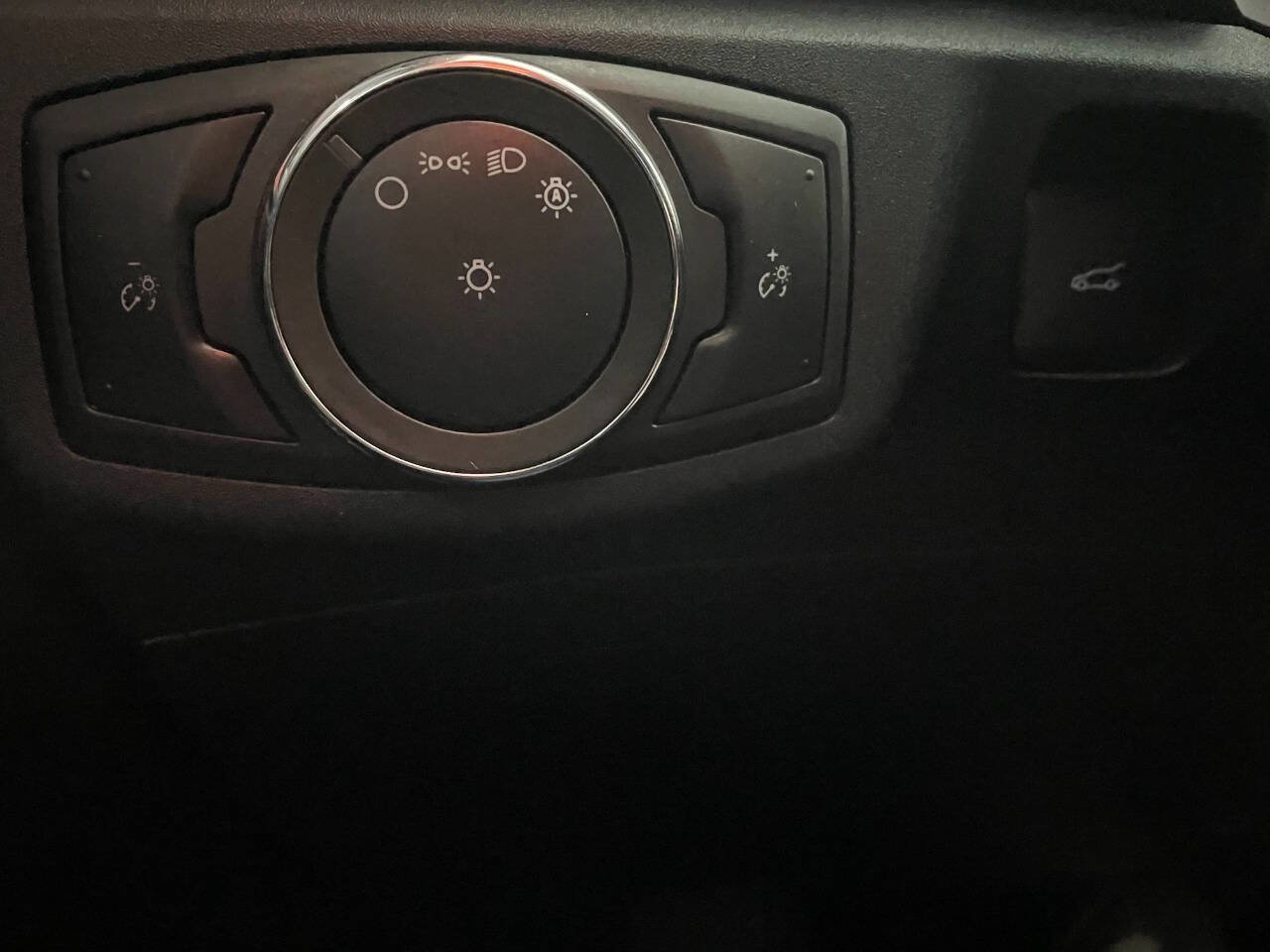 Used 2020 Ford Fusion SE image 40