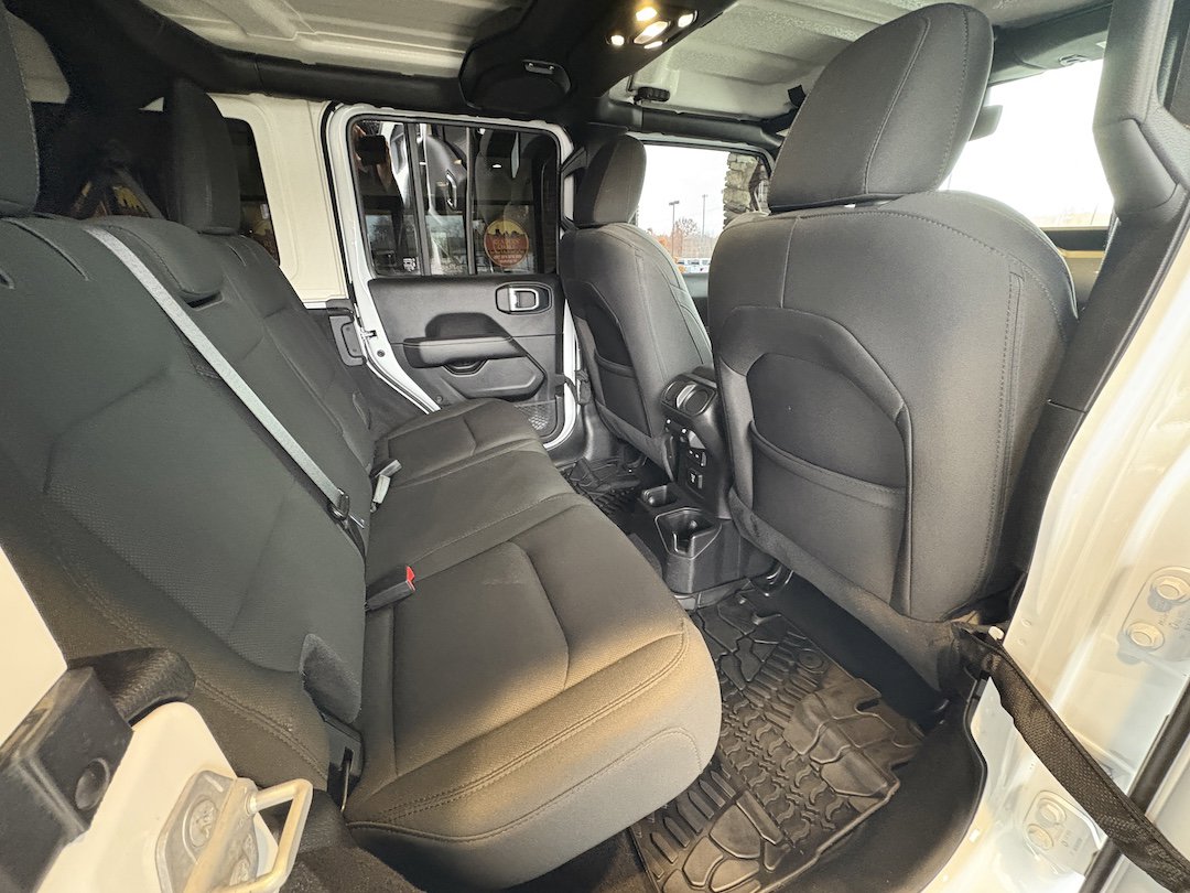 Used 2021 Jeep Wrangler Unlimited Sahara image 33