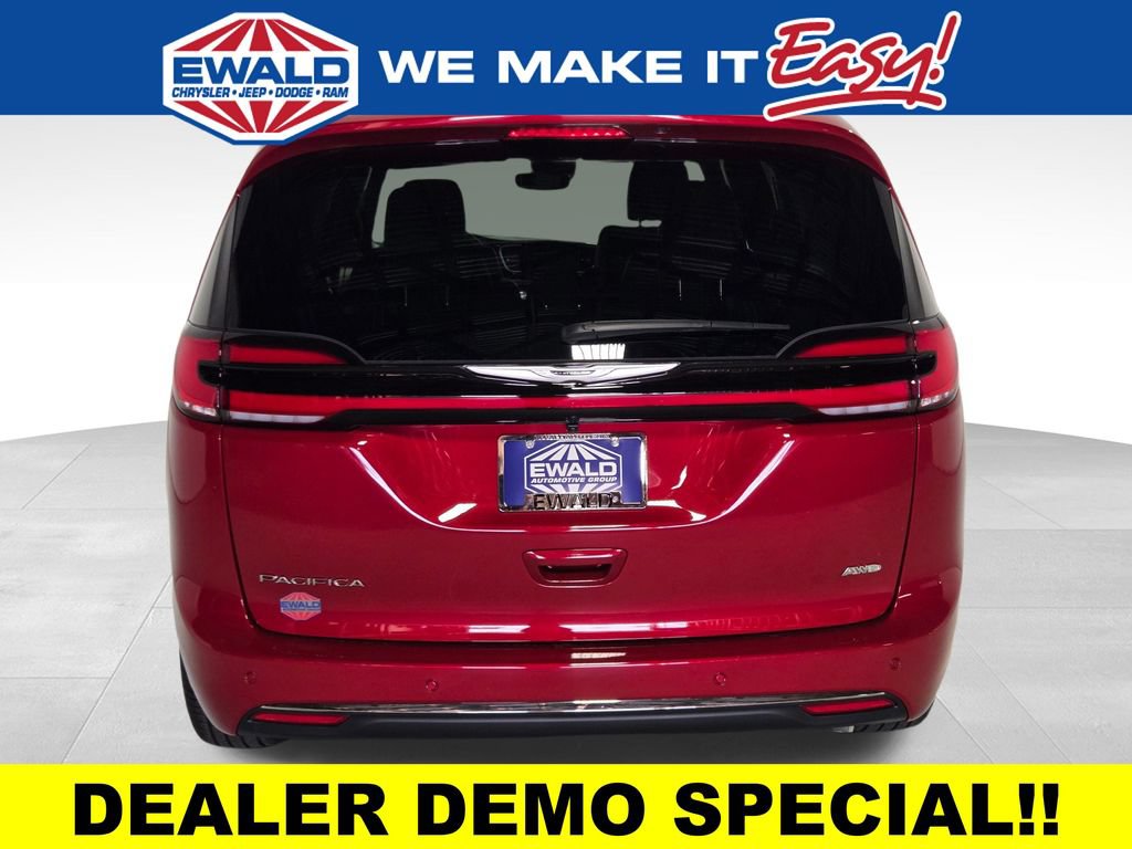 New 2026 Chrysler Pacifica Select AWD/4WD image 17