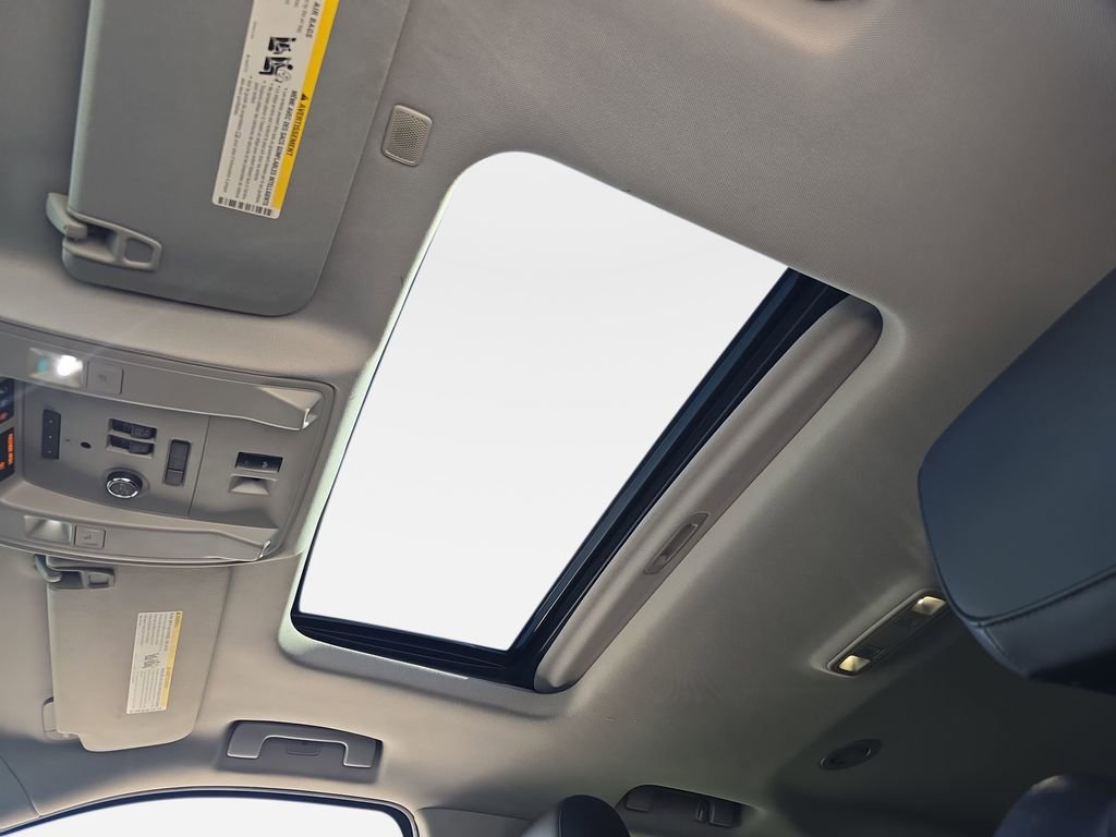 Used 2018 Cadillac Escalade Luxury image 35