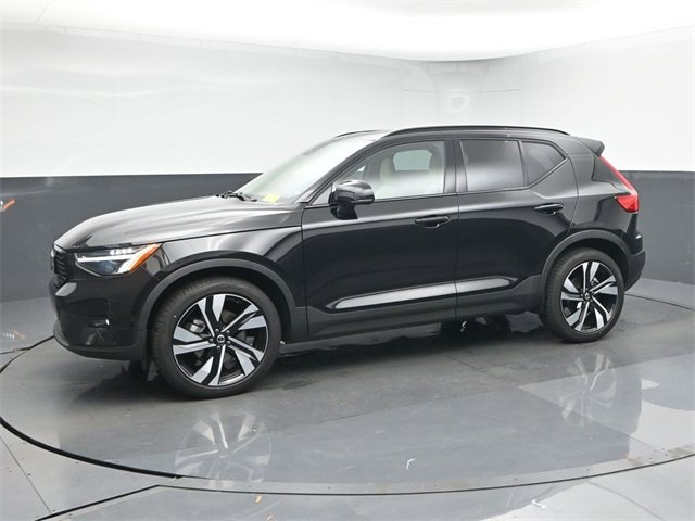 Used 2024 Volvo XC40 B5 Plus w/ Climate Package image 4
