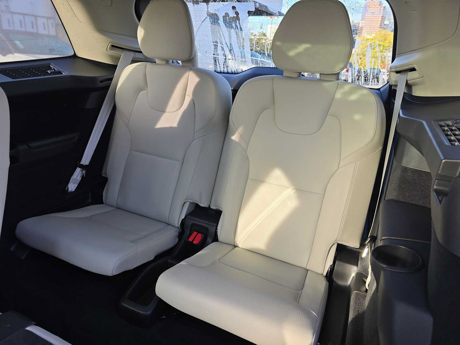 Certified 2024 Volvo XC90 T8 Plus w/ Protection Package Premier AWD/4WD image 18