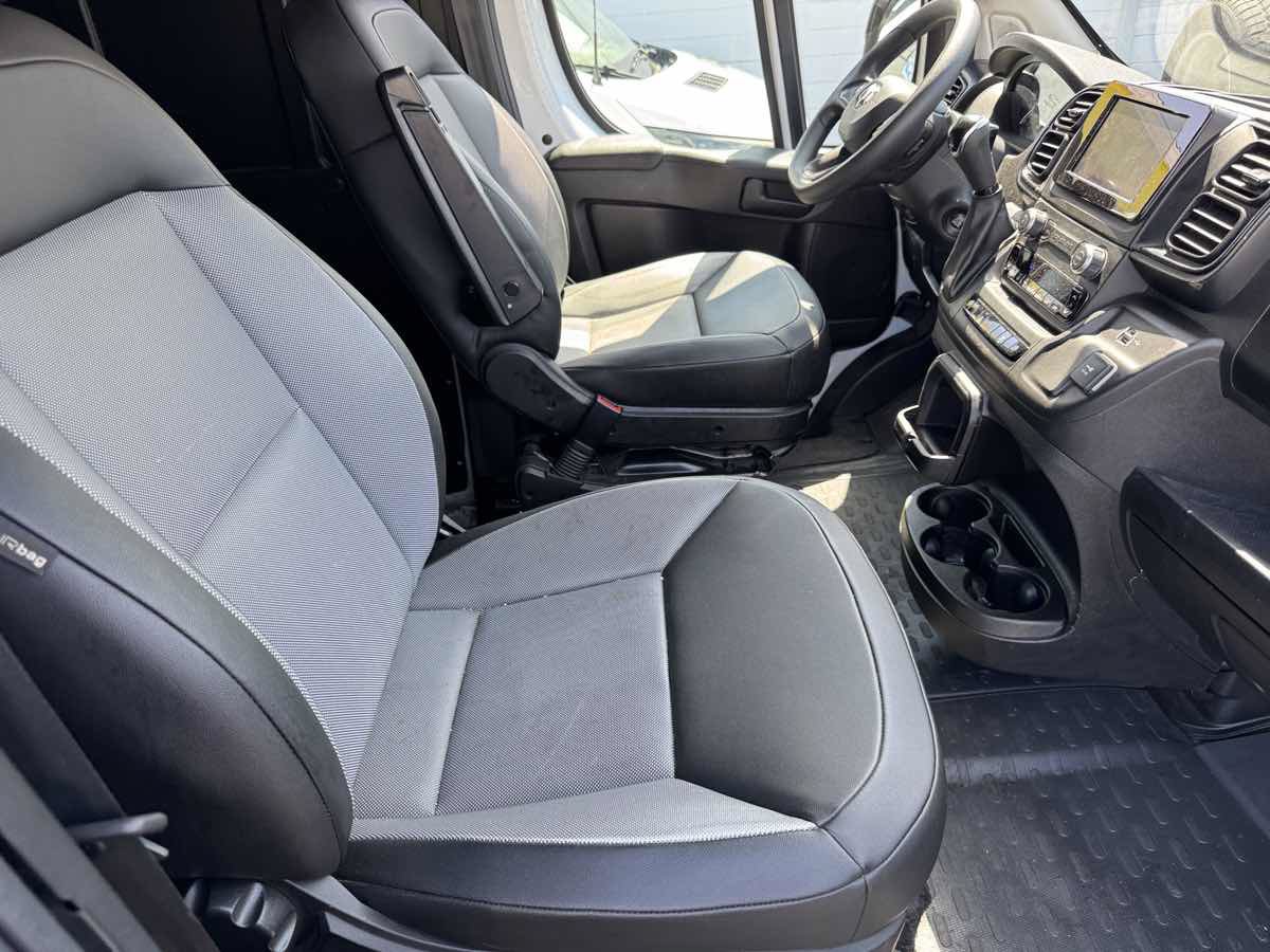 Used 2024 RAM ProMaster 2500 w/ Convenience Group FWD image 12