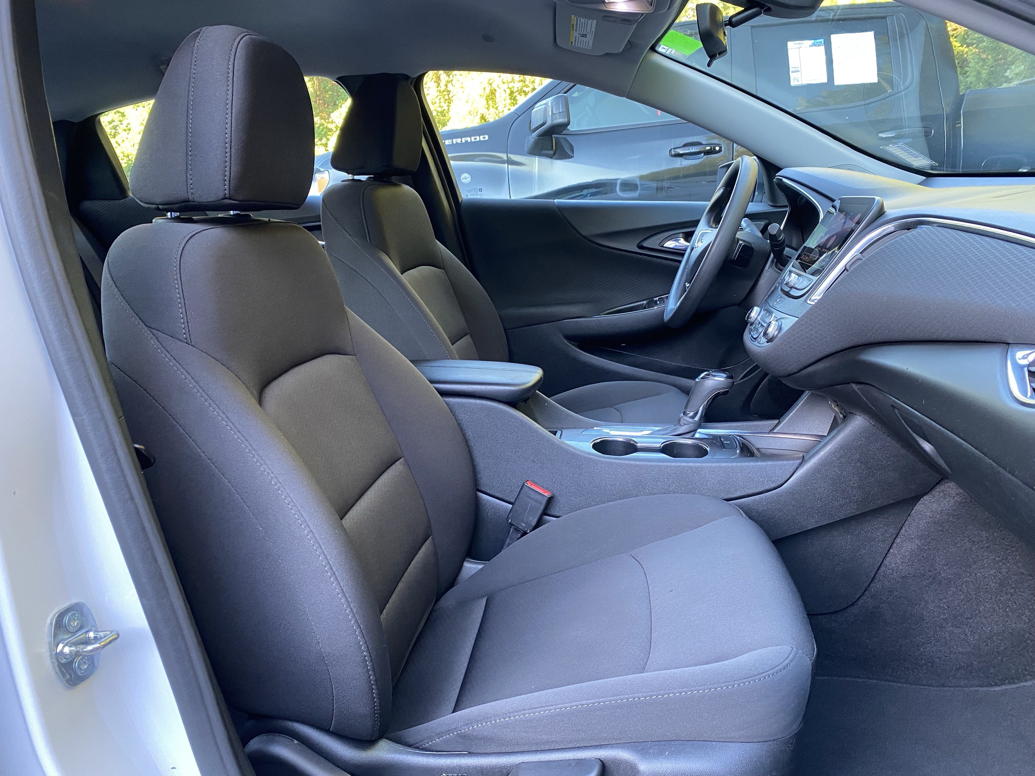 Used 2020 Chevrolet Malibu LT FWD image 32