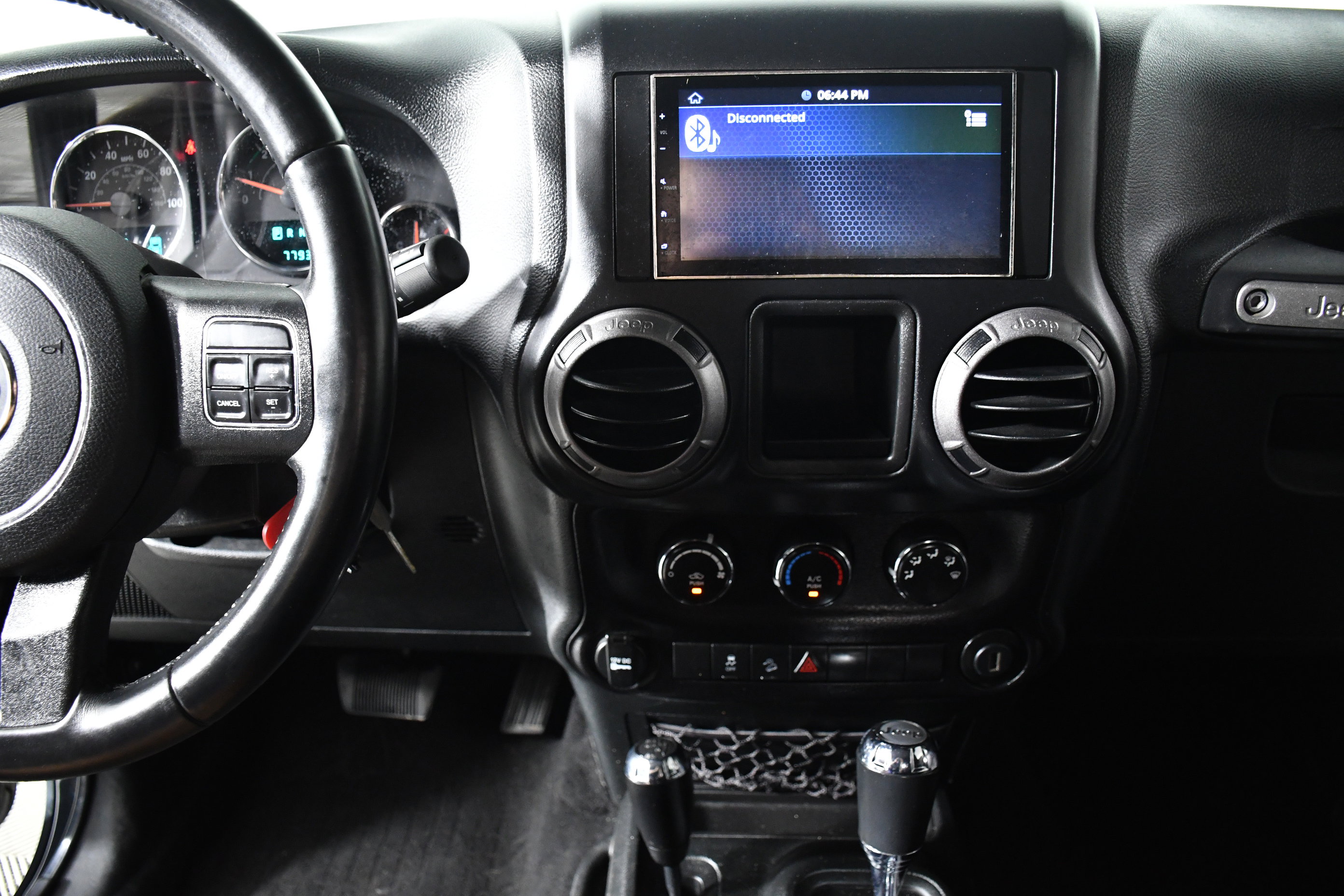 Used 2018 Jeep Wrangler Sport image 15