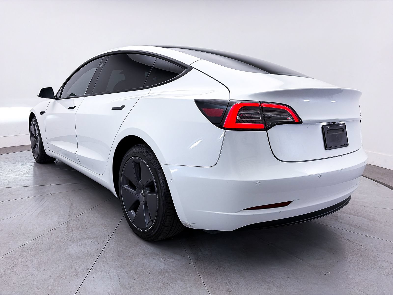 Used 2022 Tesla Model 3 Long Range AWD/4WD image 13