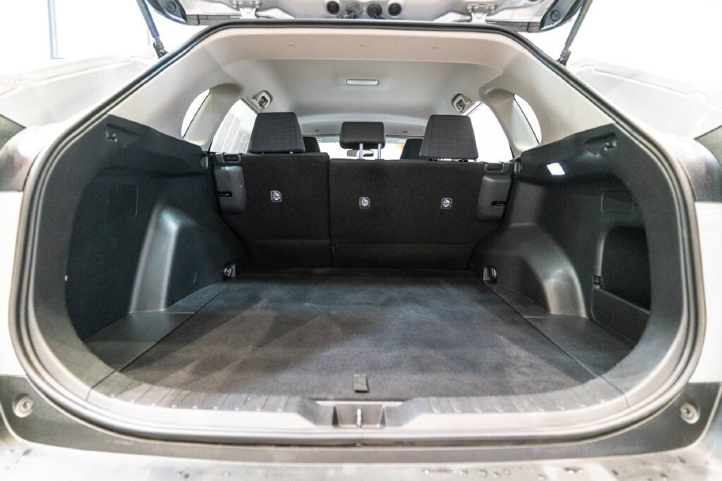 Used 2025 Toyota RAV4 LE AWD/4WD image 31