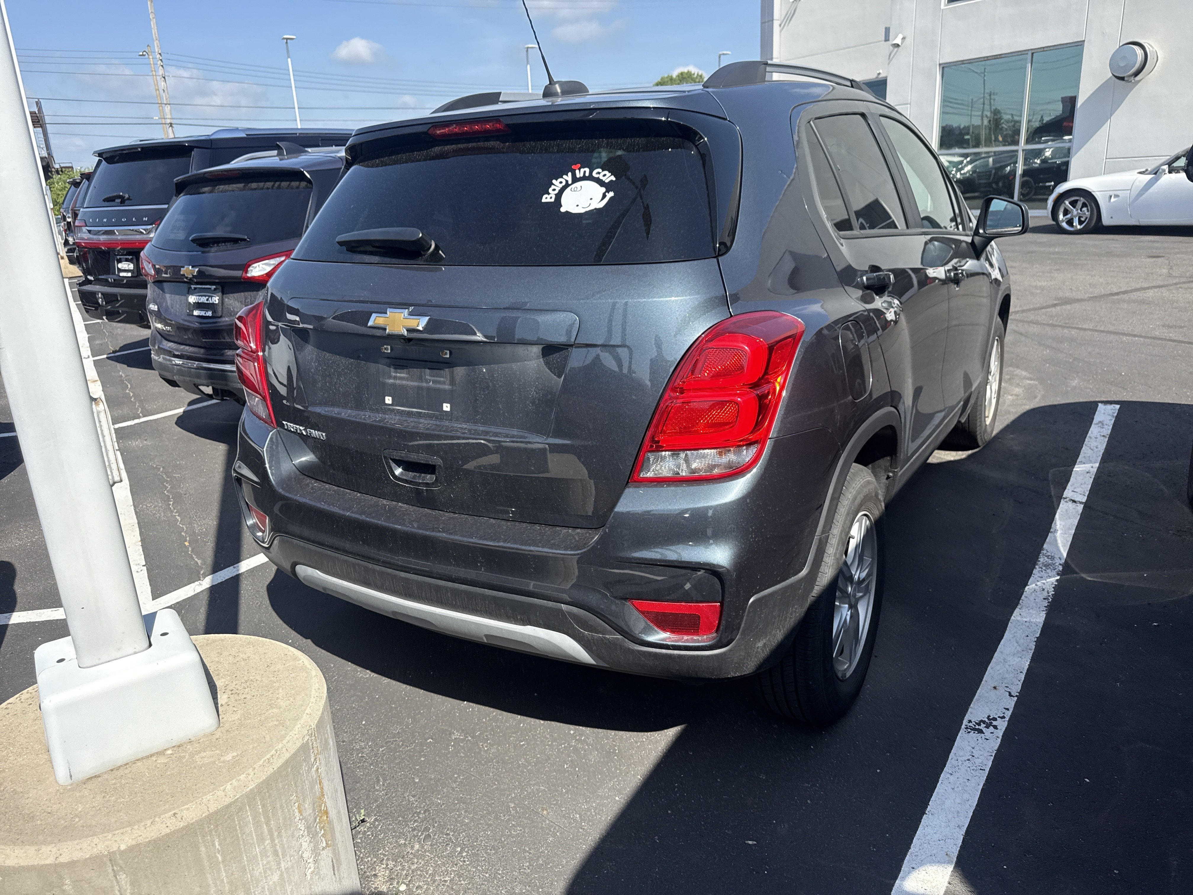 Used 2021 Chevrolet Trax LT w/ LT Convenience Package AWD/4WD image 3