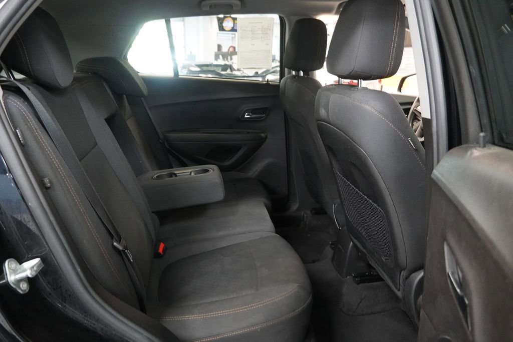 Used 2018 Chevrolet Trax LS FWD image 29