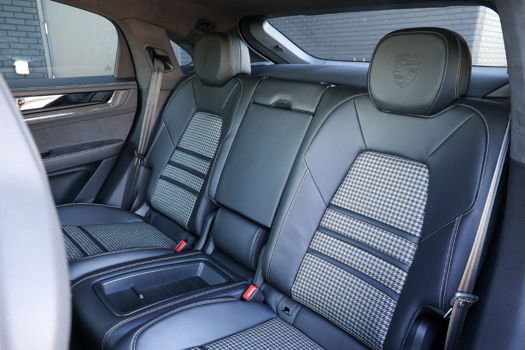 New 2026 Porsche Cayenne GTS AWD/4WD image 37