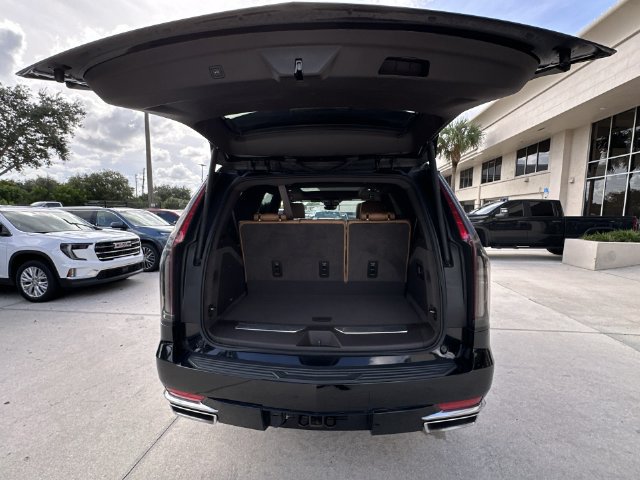 Certified 2023 Cadillac Escalade Premium Luxury w/ Performance Package AWD/4WD image 15