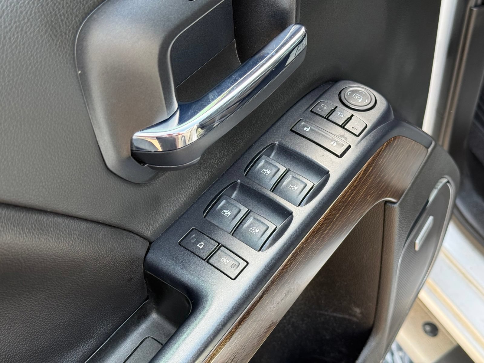 Used 2019 GMC Sierra 2500 Denali w/ Duramax Plus Package AWD/4WD image 16