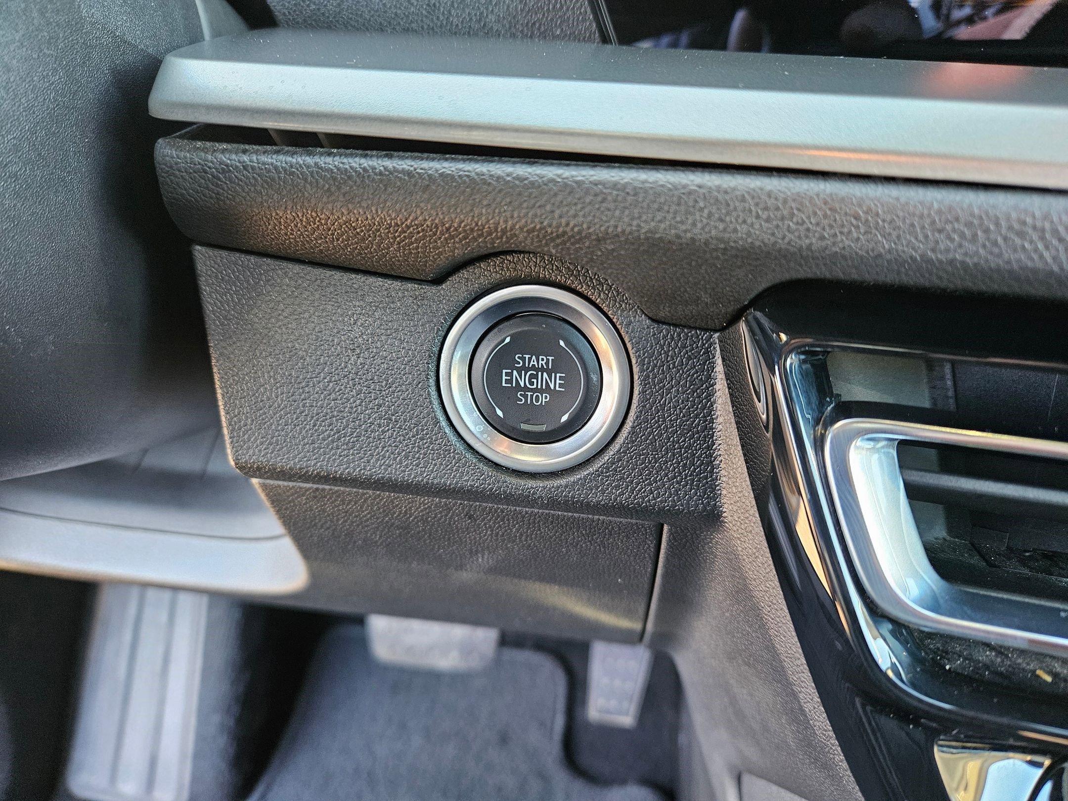 Used 2025 Chevrolet Traverse LT AWD/4WD image 19