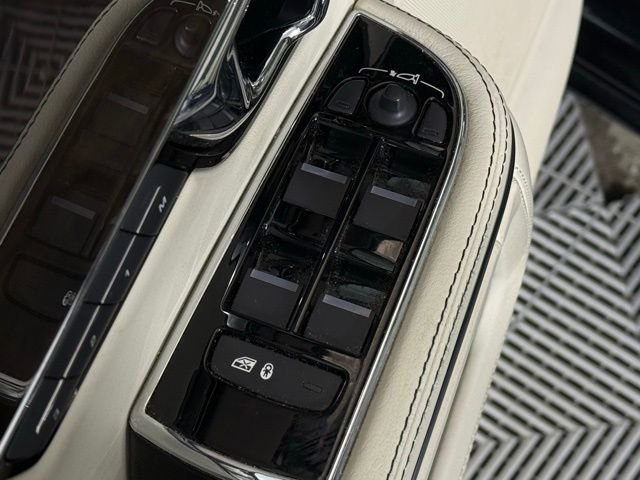 Used 2019 Jaguar XJ L Portfolio image 28