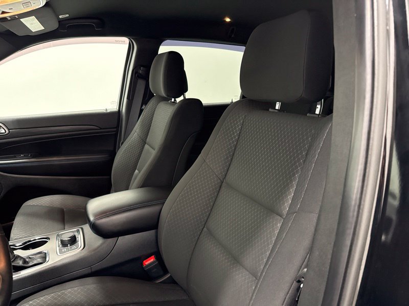 Used 2019 Jeep Grand Cherokee Laredo AWD/4WD image 18
