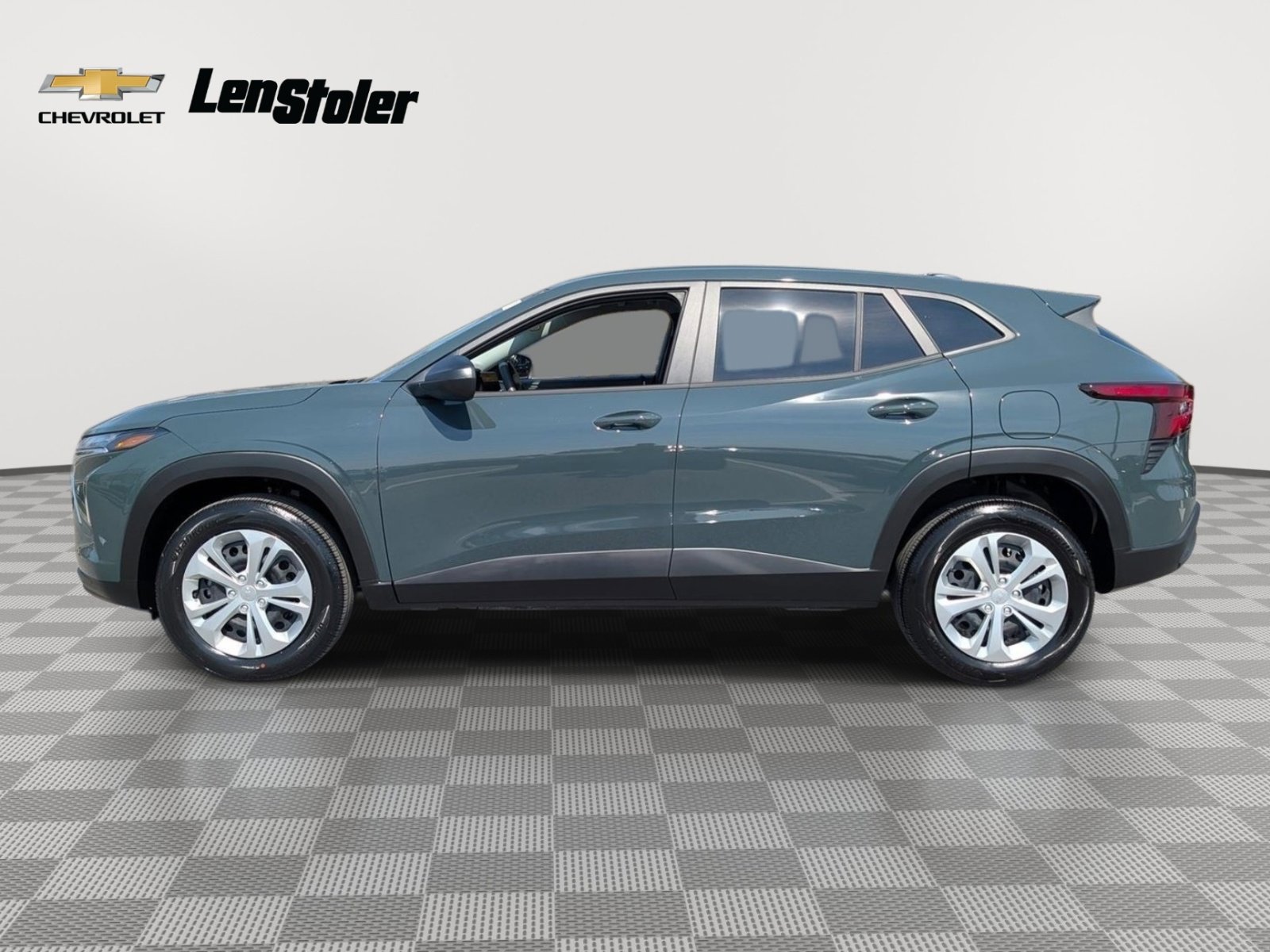 Used 2025 Chevrolet Trax LS image 2
