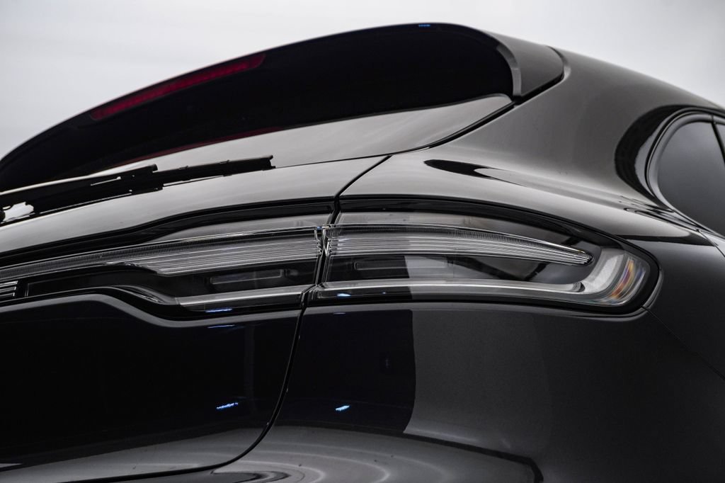 Used 2024 Porsche Macan S AWD/4WD image 12
