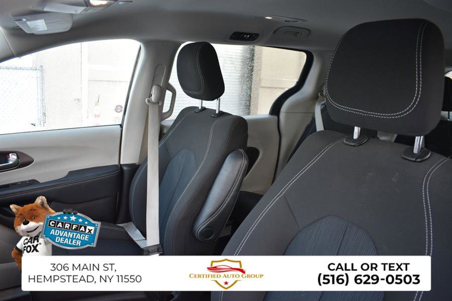 Used 2024 Chrysler Voyager LX image 9