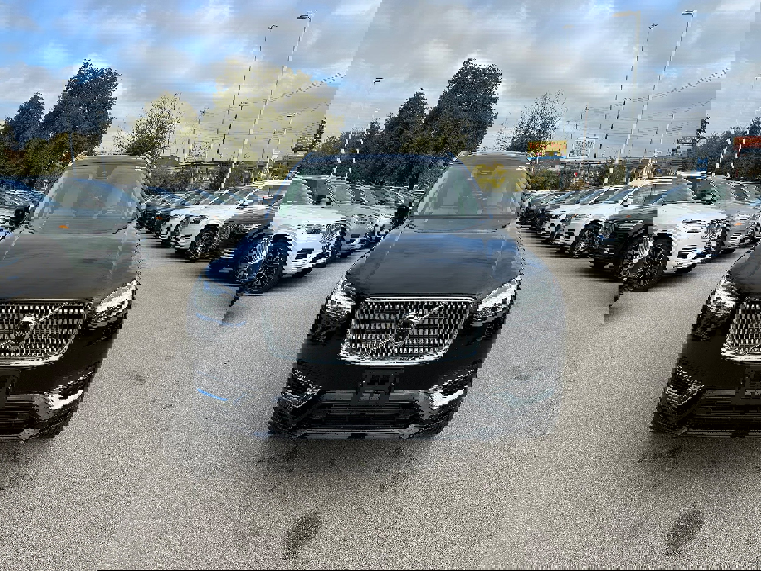 New 2025 Volvo XC90 T8 Plus w/ Protection Package Premier image 6