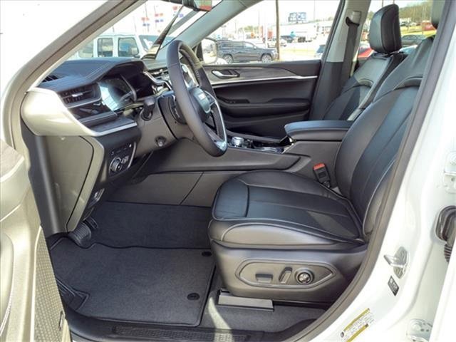 New 2022 Jeep Grand Cherokee Limited 4xe w/ Luxury Tech Group II image 13