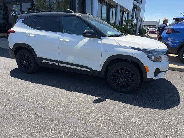 Used 2022 Kia Seltos Nightfall Edition AWD/4WD image 6