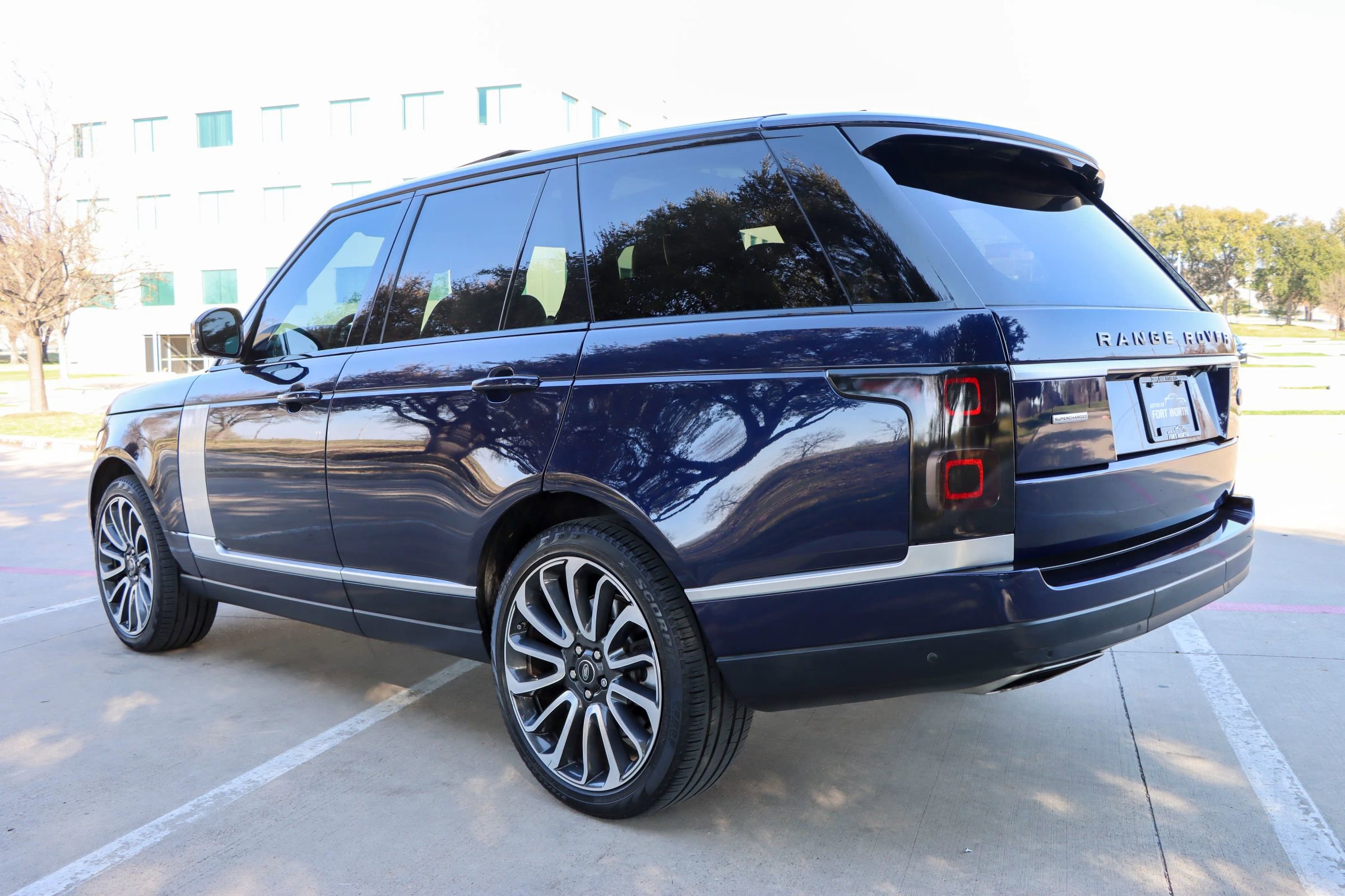 Used 2019 Land Rover Range Rover Supercharged AWD/4WD image 5