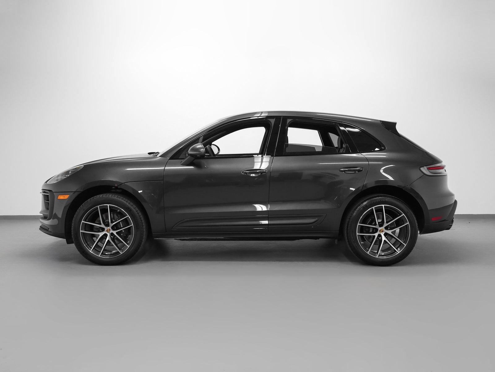Certified 2026 Porsche Macan AWD/4WD image 2
