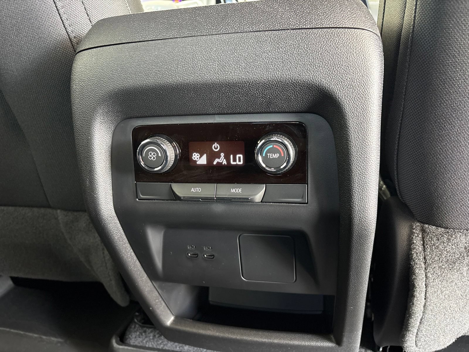 New 2026 Chevrolet Traverse LT w/ Midnight/Sport Edition FWD image 21
