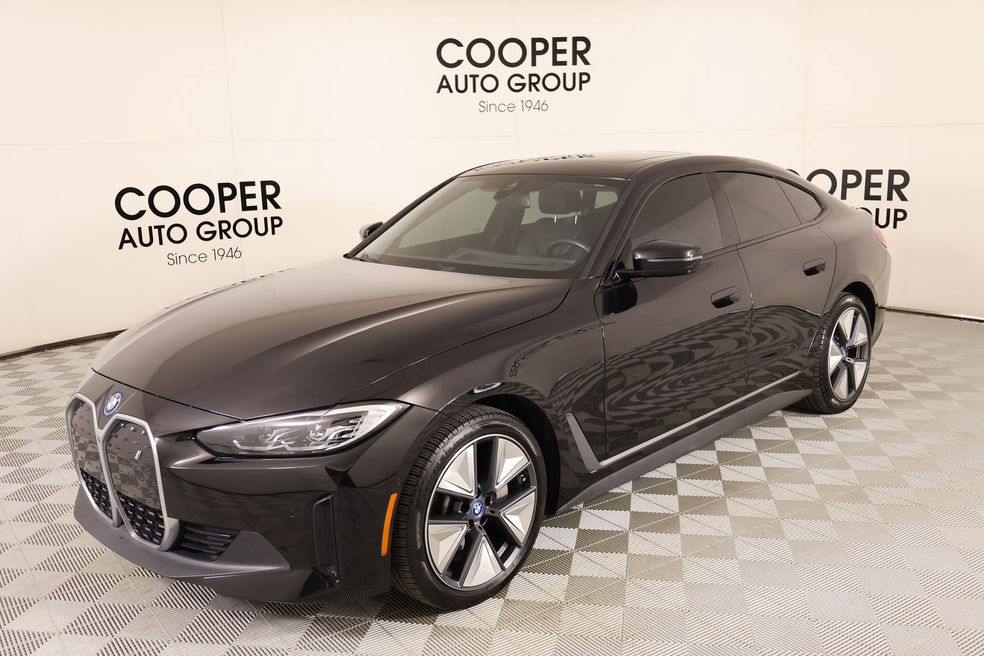 Used 2023 BMW i4 eDrive35 w/ Premium Package image 11