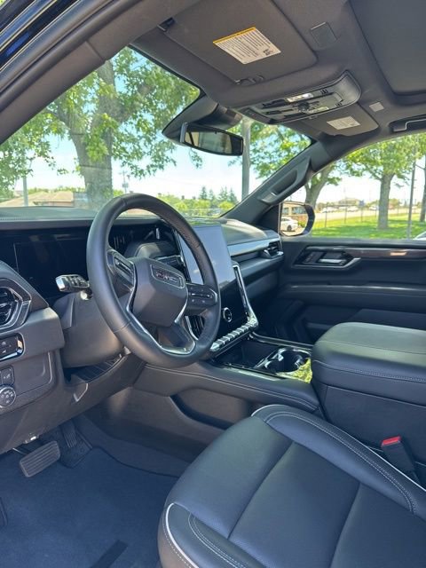 Used 2025 GMC Yukon Elevation AWD/4WD image 13