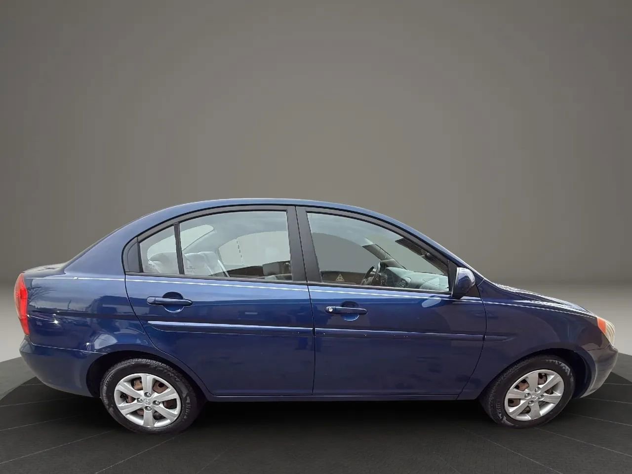 Used 2010 Hyundai Accent GLS w/ Premium Pkg 4 image 4