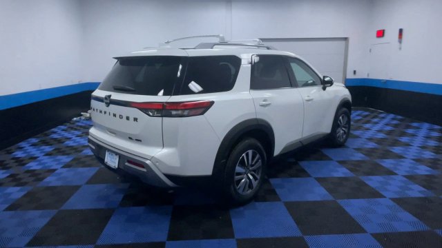 Used 2024 Nissan Pathfinder SL w/ Black Appearance Package AWD/4WD image 8