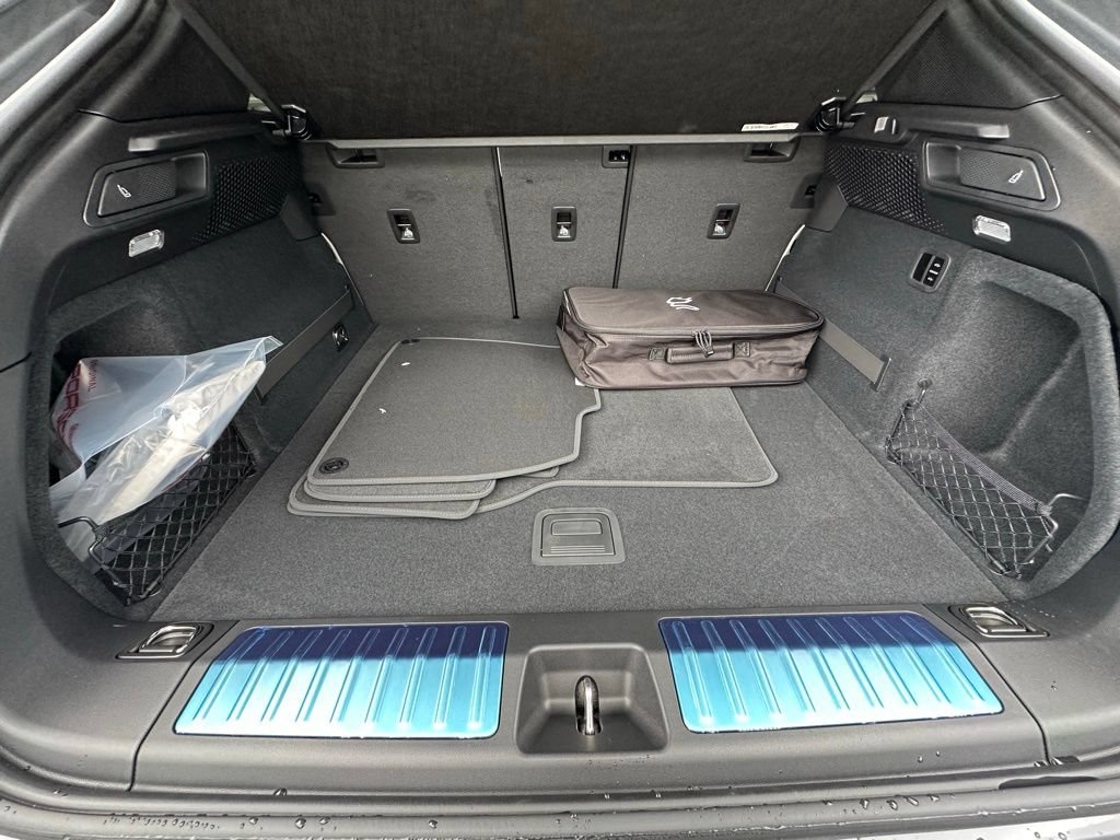 Used 2026 Porsche Macan Electric RWD image 41