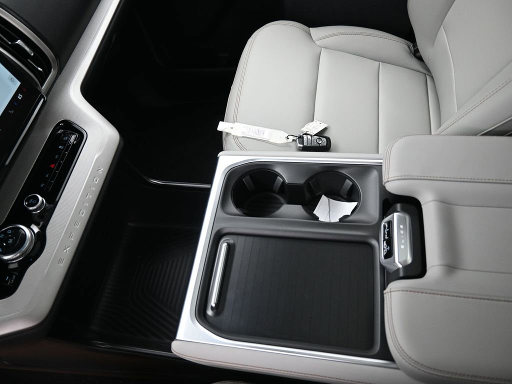New 2025 Ford Expedition Active image 35