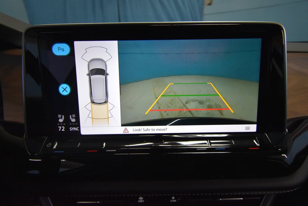 Used 2024 Volkswagen Atlas SE w/ Black Wheel Package image 16