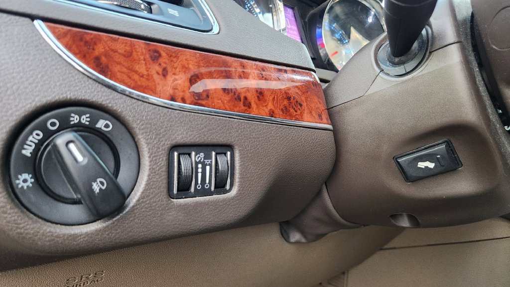 Used 2012 Chrysler Town & Country Touring-L w/ Entertainment Group #2 FWD image 26