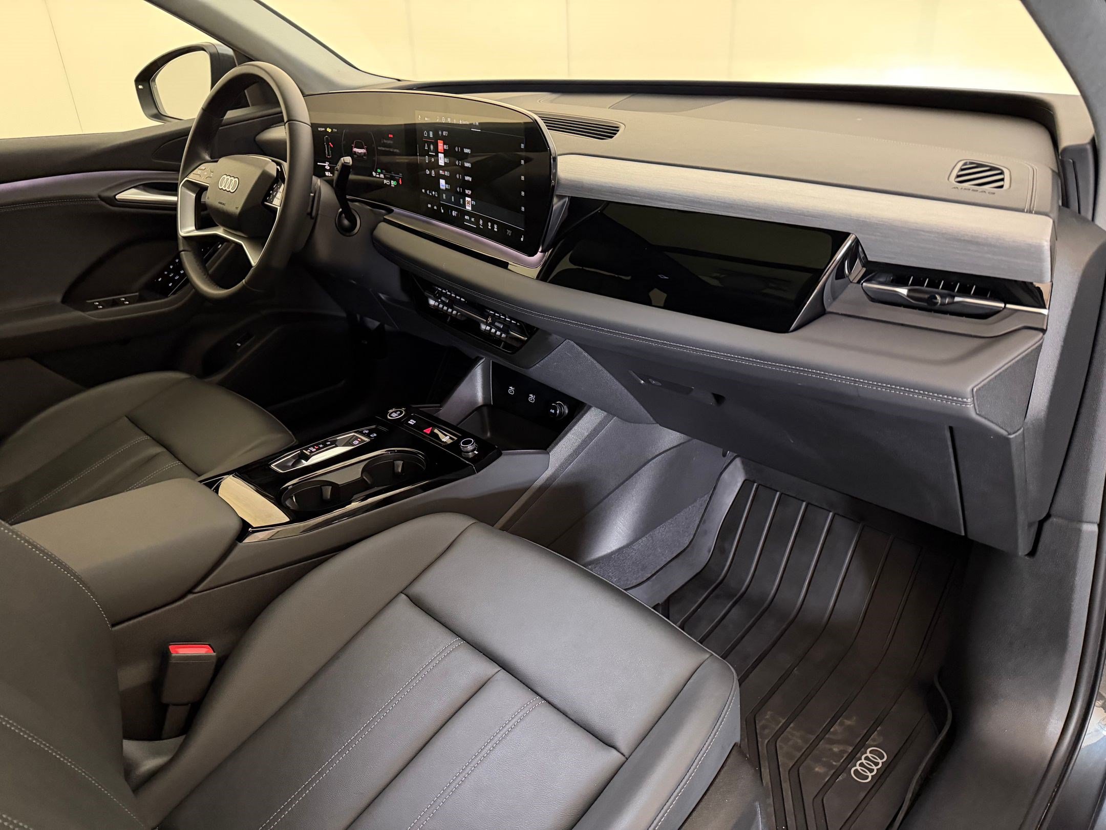 Used 2025 Audi Q6 e-tron Premium w/ Convenience Package RWD image 30