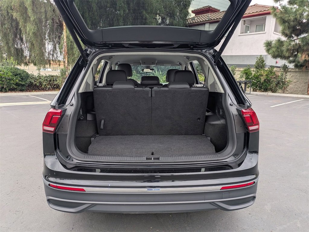 Used 2024 Volkswagen Tiguan SE image 31