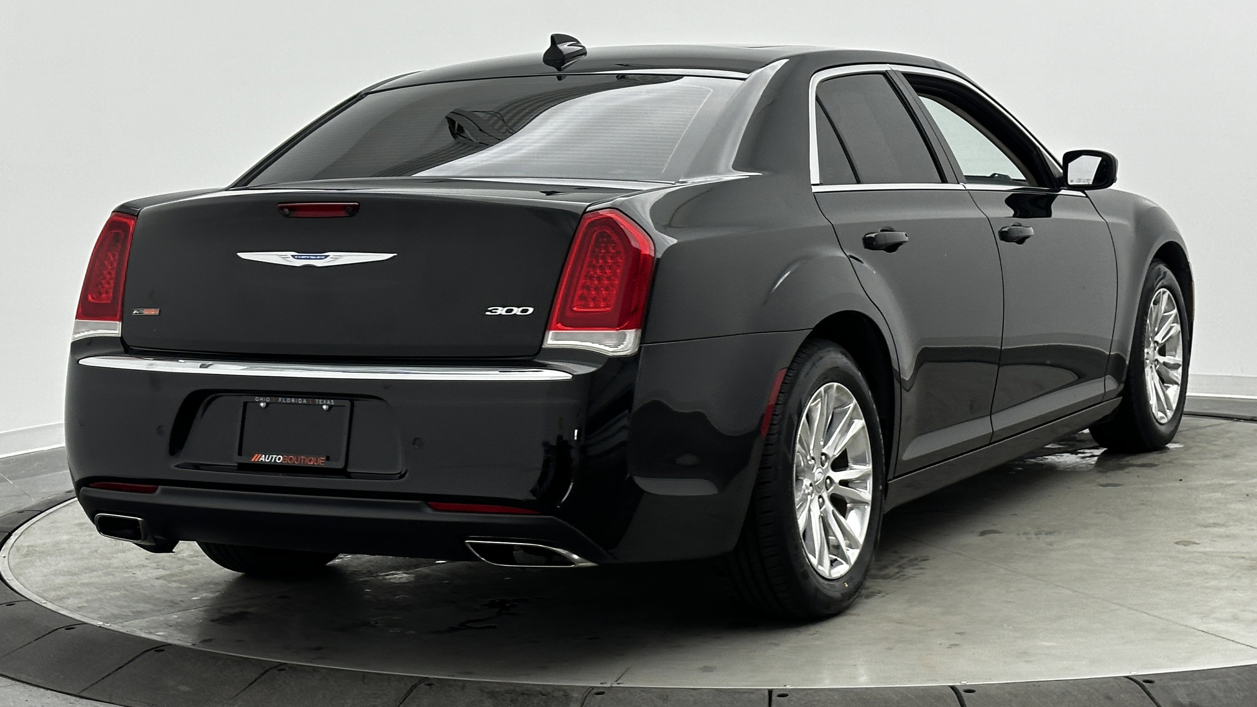 Used 2021 Chrysler 300 Touring L w/ Popular Equipment Group image 10