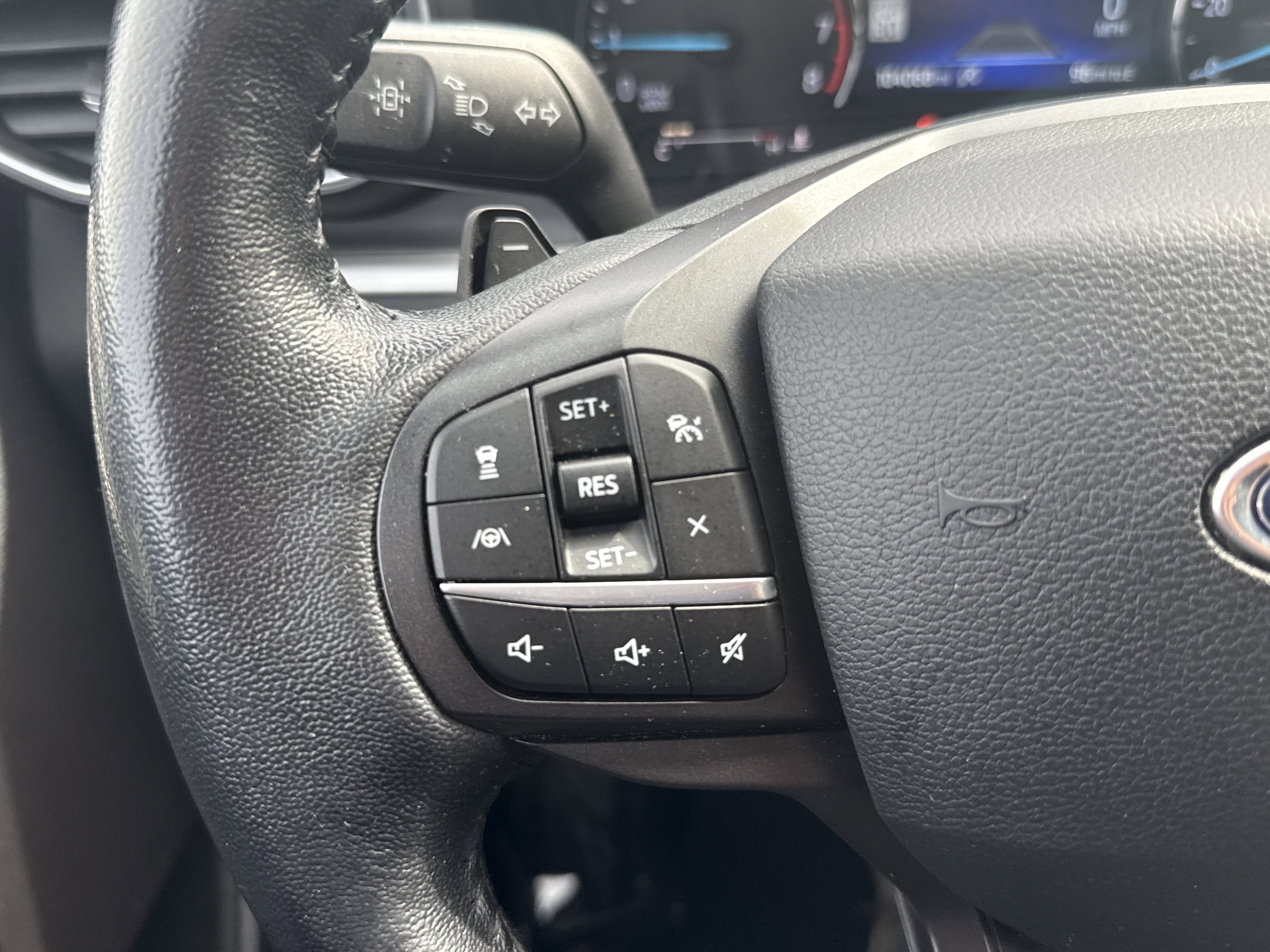 Used 2020 Ford Explorer XLT w/ Equipment Group 202A AWD/4WD image 16