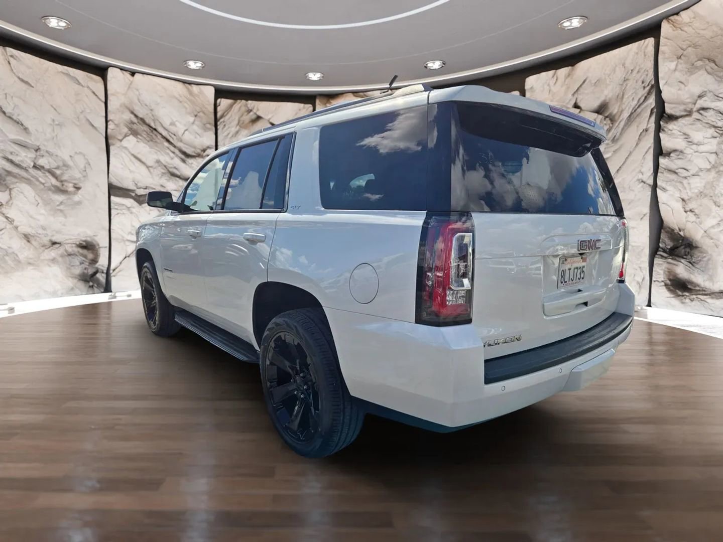 Used 2019 GMC Yukon SLT w/ Graphite Performance Edition image 8