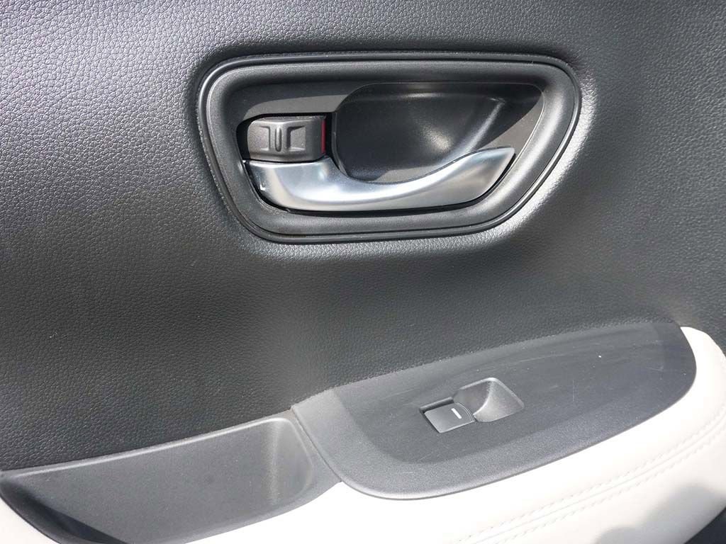 Used 2023 Honda HR-V LX image 31