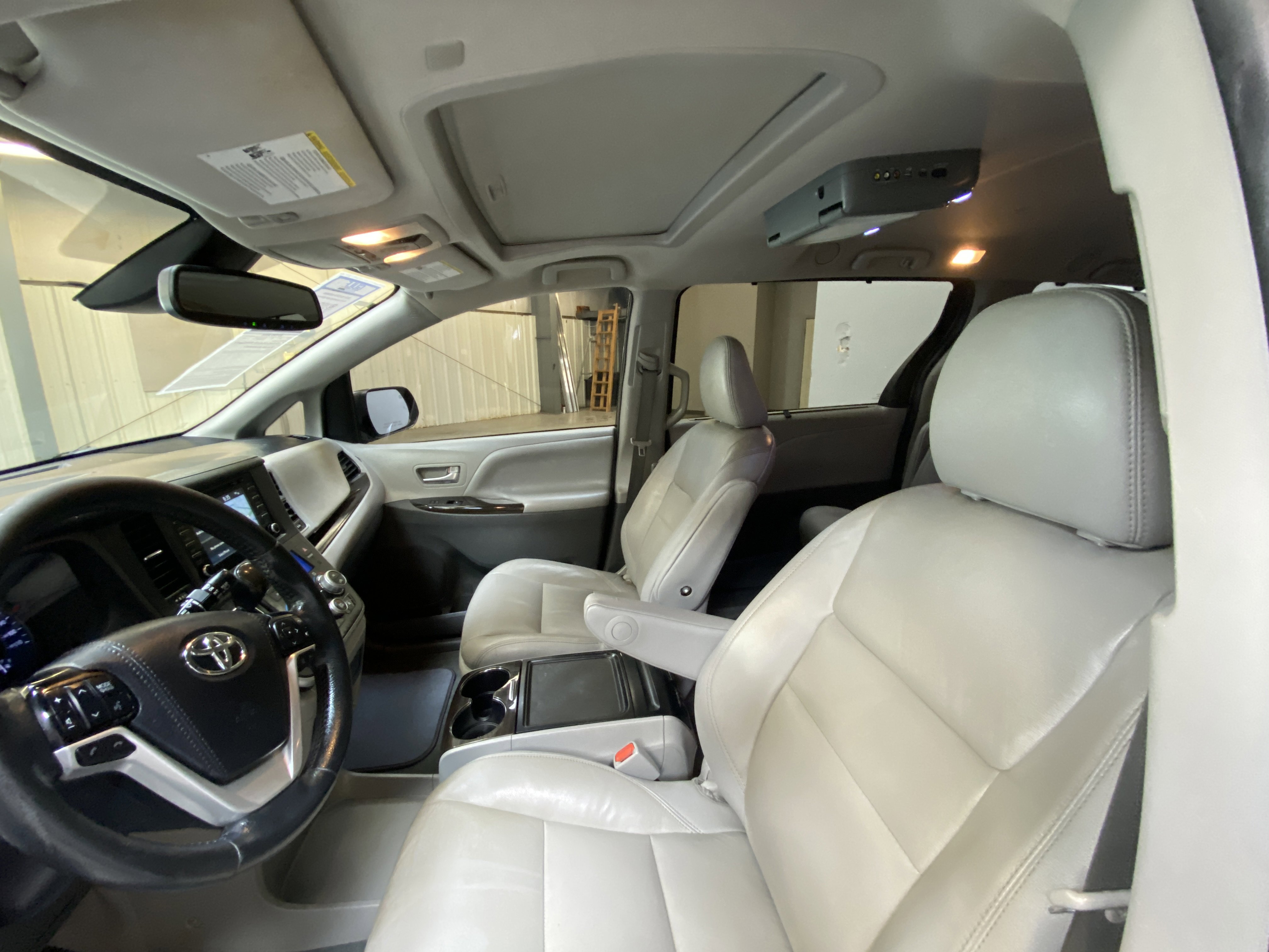 Used 2020 Toyota Sienna XLE w/ XLE Navigation Package image 22